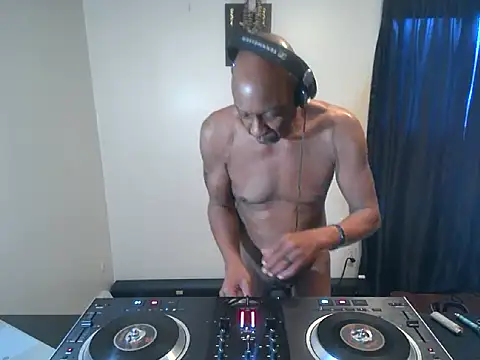 longdick4you8686 online show from March 21, 11:34 pm