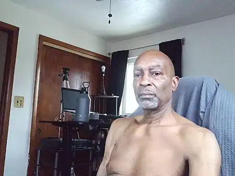 Snapshot of longdick4you8686 chatting on April 13, 11:37 am longdick4you8686 online show from April 13, 11:37 am