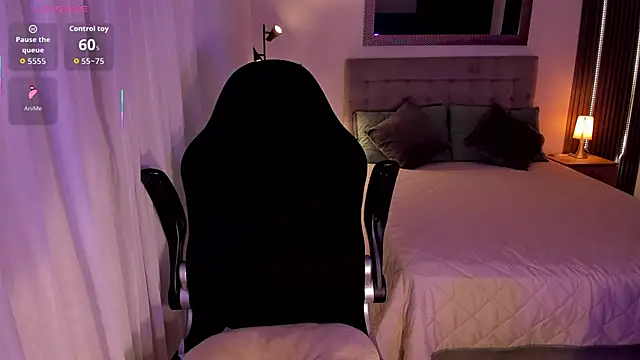 AmyWood online show from October 27, 7:40 pm