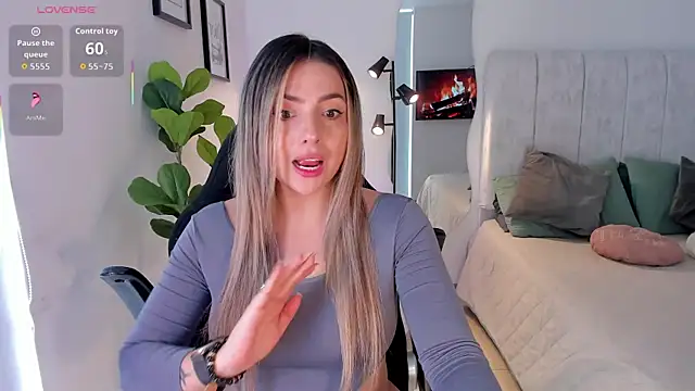 AmyWood online show from May 6, 8:03 pm