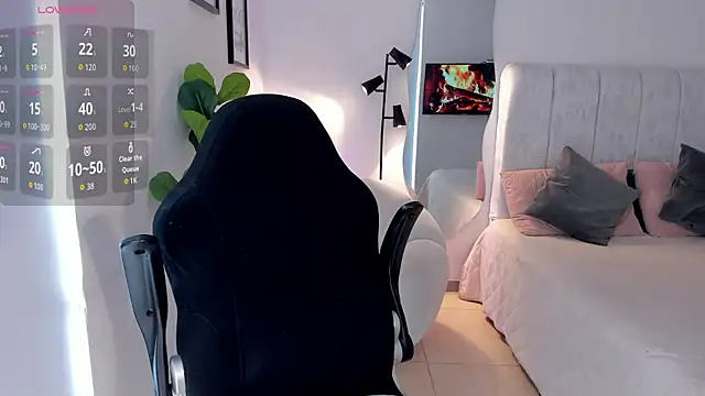AmyWood online show from June 10, 8:08 pm