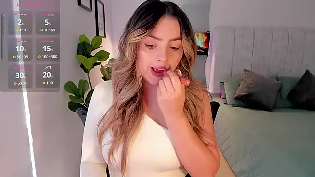 AmyWood online show from July 1, 9:47 pm