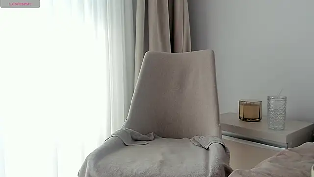 VickyStonee online show from May 3, 8:42 am