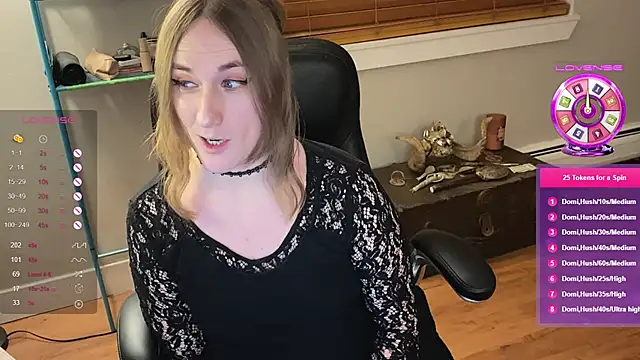 Snapshot of luluvaladon chatting on January 25, 5:18 am luluvaladon online show from January 25, 5:18 am