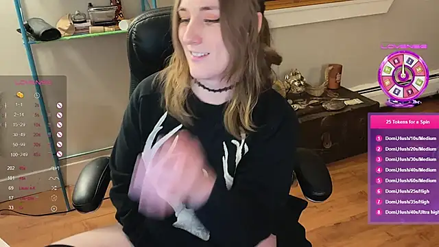 Snapshot of luluvaladon chatting on January 27, 2:42 am luluvaladon online show from January 27, 2:42 am