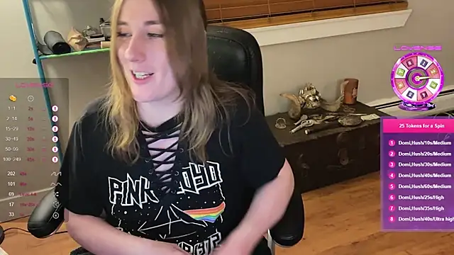 Snapshot of luluvaladon chatting on January 30, 2:38 am luluvaladon online show from January 30, 2:38 am