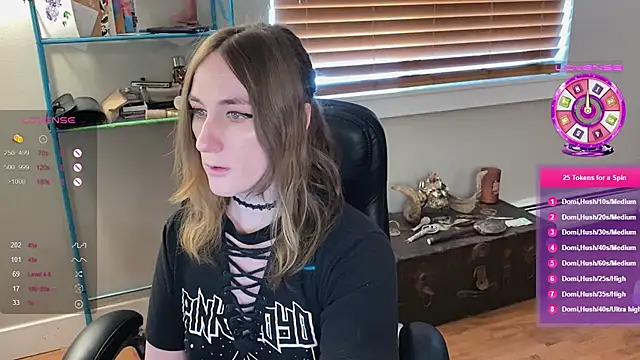 Snapshot of luluvaladon chatting on February 13, 7:10 pm luluvaladon online show from February 13, 7:10 pm