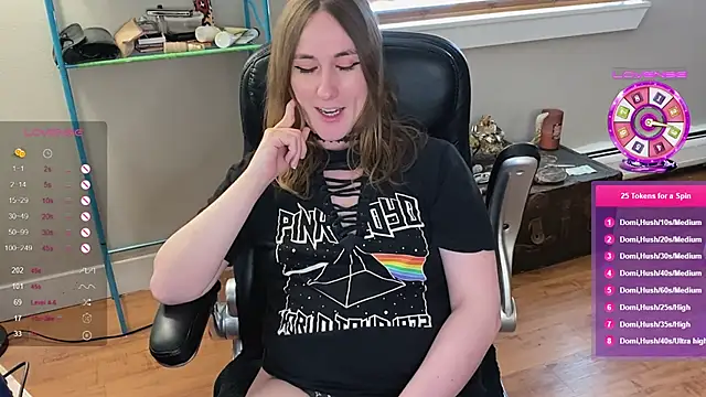 Snapshot of luluvaladon chatting on February 13, 10:11 pm luluvaladon online show from February 13, 10:11 pm