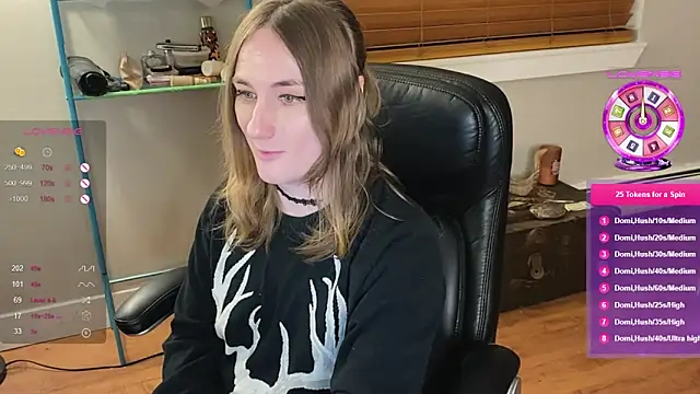 Snapshot of luluvaladon chatting on February 16, 2:20 am luluvaladon online show from February 16, 2:20 am