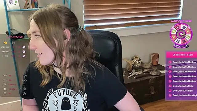 Snapshot of luluvaladon chatting on February 22, 11:57 pm luluvaladon online show from February 22, 11:57 pm