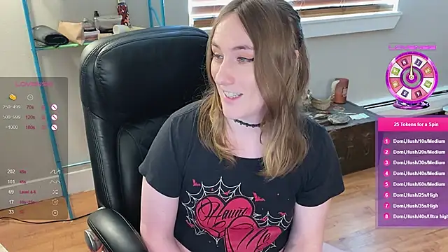 Snapshot of luluvaladon chatting on February 24, 8:25 pm luluvaladon online show from February 24, 8:25 pm