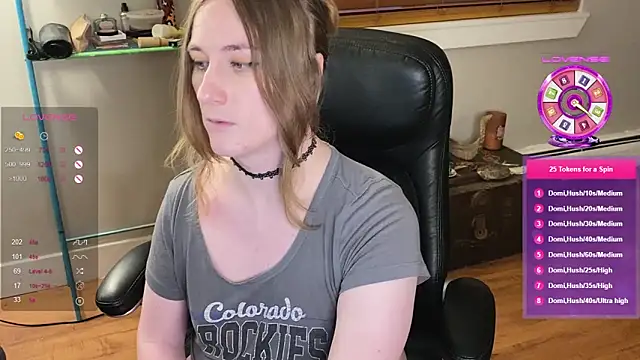 Snapshot of luluvaladon chatting on March 11, 1:26 am luluvaladon online show from March 11, 1:26 am