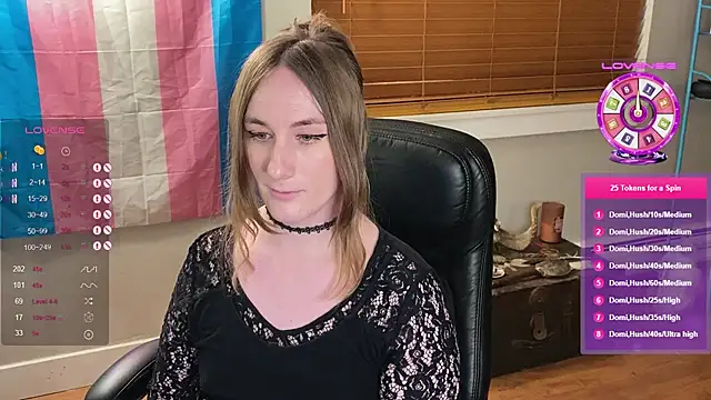 Snapshot of luluvaladon chatting on March 13, 2:27 am luluvaladon online show from March 13, 2:27 am