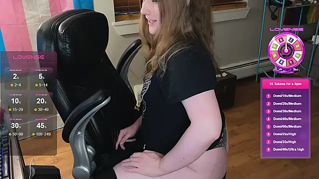 Snapshot of luluvaladon chatting on November 12, 6:36 am luluvaladon online show from November 12, 6:36 am