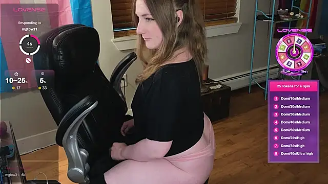 Snapshot of luluvaladon chatting on November 13, 5:28 am luluvaladon online show from November 13, 5:28 am