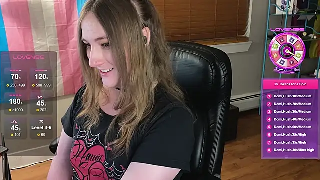 Snapshot of luluvaladon chatting on November 23, 5:18 am luluvaladon online show from November 23, 5:18 am