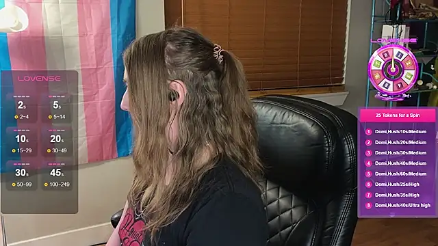 Snapshot of luluvaladon chatting on November 30, 5:22 am luluvaladon online show from November 30, 5:22 am