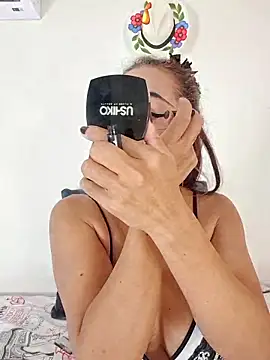 YOURSDEBORA online show from February 18, 6:48 pm