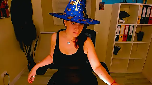 Snapshot of AnaMills chatting on October 29, 10:28 am AnaMills online show from October 29, 10:28 am