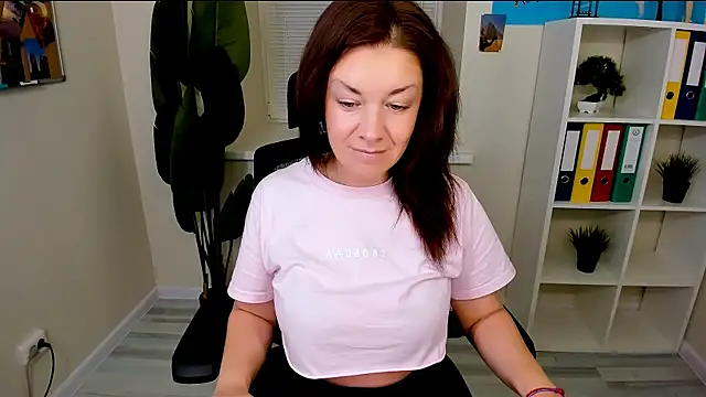 Snapshot of AnaMills chatting on November 3, 10:16 am AnaMills online show from November 3, 10:16 am