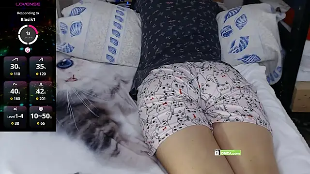 Snapshot of Angel-Demon20 chatting on November 4, 1:32 pm Angel-Demon20 online show from November 4, 1:32 pm