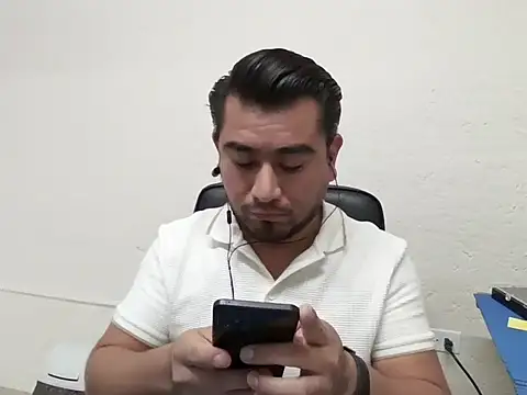 youmanhorny online show from August 3, 6:33 pm