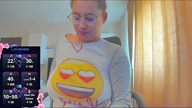 Snapshot of hot_evil_queen chatting on March 12, 8:19 am hot evil queen online show from March 12, 8:19 am