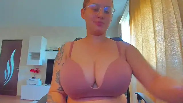 Snapshot of hot_evil_queen chatting on September 24, 6:50 am hot evil queen online show from September 24, 6:50 am