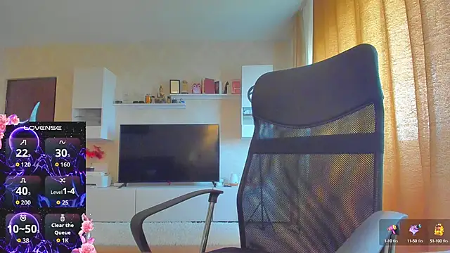 Snapshot of hot_evil_queen chatting on September 30, 11:15 am hot evil queen online show from September 30, 11:15 am