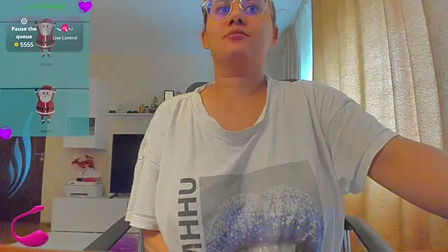 Snapshot of hot_evil_queen chatting on November 27, 9:11 am hot evil queen online show from November 27, 9:11 am