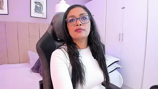 Inndrahot online show from February 12, 3:18 am