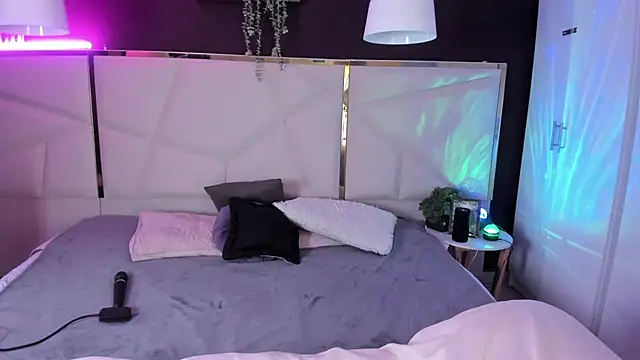 Inndrahot online show from December 2, 3:45 am