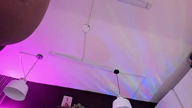 Inndrahot online show from December 5, 3:59 am