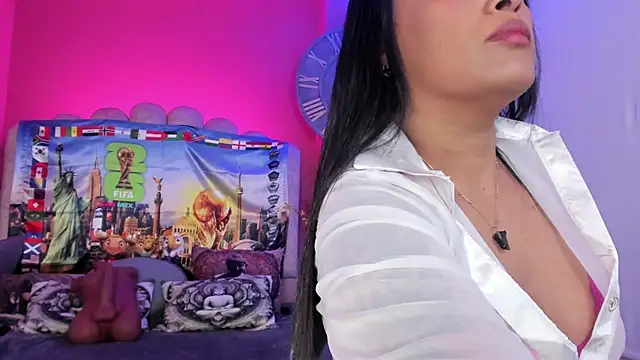 Inndrahot online show from July 17, 3:35 am