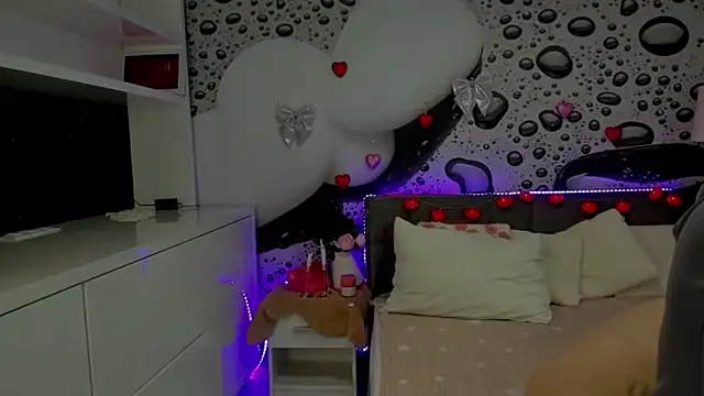 AlmaFancy online show from February 2, 7:29 am