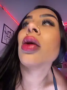 Snapshot of Emma_Brown_12 chatting on November 6, 9:26 pm Emma Brown 12 online show from November 6, 9:26 pm