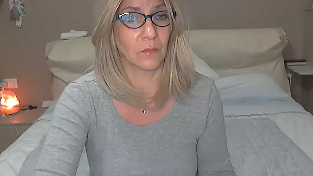 Snapshot of -K-- chatting on January 23, 3:43 pm -K-- online show from January 23, 3:43 pm