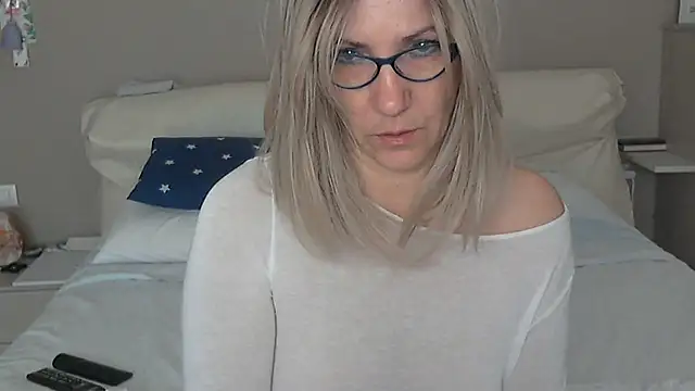 Snapshot of -K-- chatting on February 2, 10:24 am -K-- online show from February 2, 10:24 am