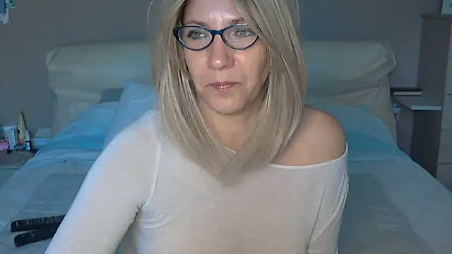 Snapshot of -K-- chatting on March 5, 2:34 pm -K-- online show from March 5, 2:34 pm