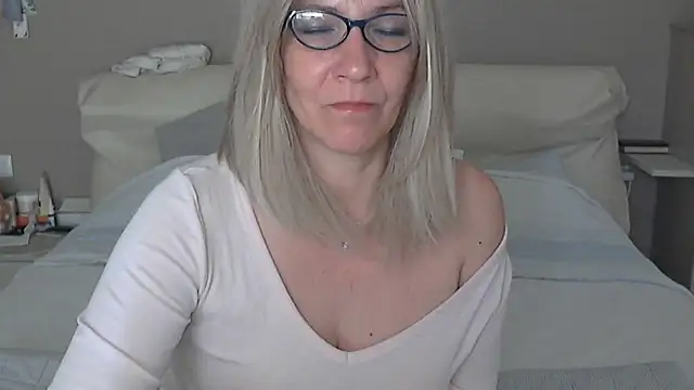 Snapshot of -K-- chatting on March 9, 10:08 am -K-- online show from March 9, 10:08 am