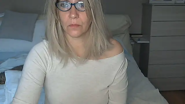 Snapshot of -K-- chatting on March 12, 10:05 am -K-- online show from March 12, 10:05 am