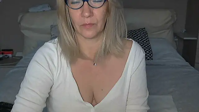 Snapshot of -K-- chatting on December 4, 10:24 am -K-- online show from December 4, 10:24 am