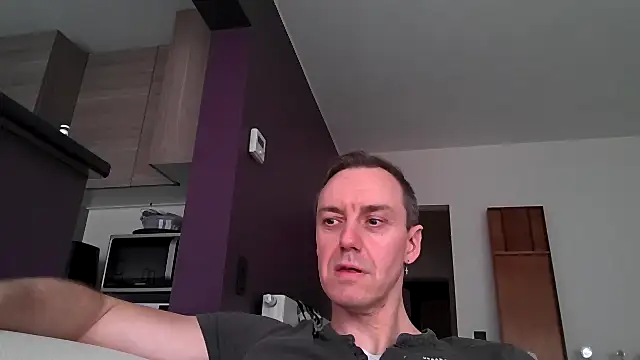 Snapshot of ploki2180 chatting on February 8, 12:28 pm ploki2180 online show from February 8, 12:28 pm