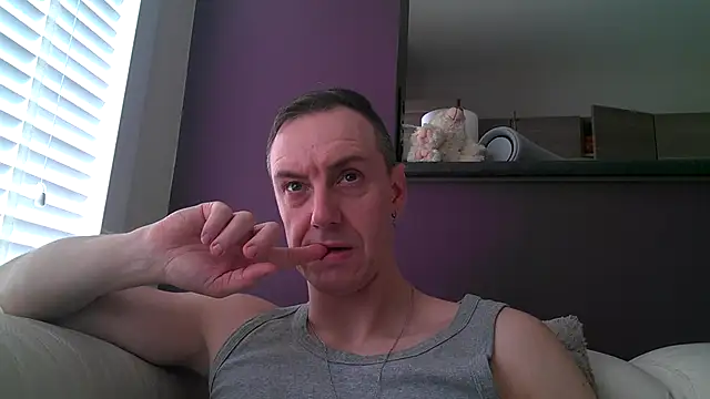 Snapshot of ploki2180 chatting on February 23, 9:55 am ploki2180 online show from February 23, 9:55 am