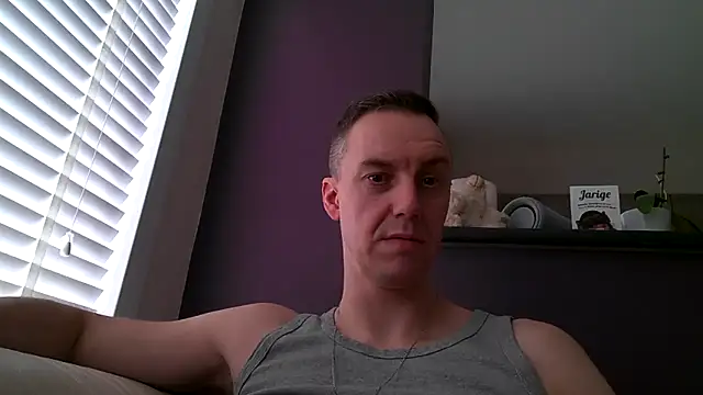 Snapshot of ploki2180 chatting on March 15, 11:19 am ploki2180 online show from March 15, 11:19 am