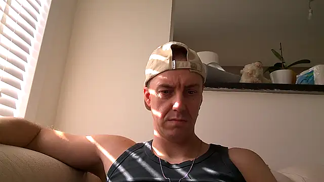 Snapshot of ploki2180 chatting on October 12, 11:42 am ploki2180 online show from October 12, 11:42 am