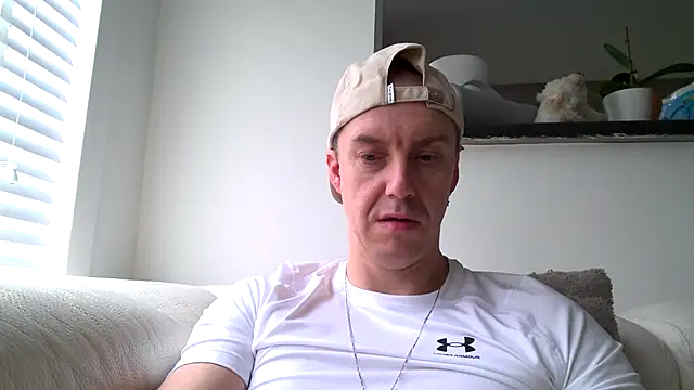 Snapshot of ploki2180 chatting on October 19, 8:48 am ploki2180 online show from October 19, 8:48 am