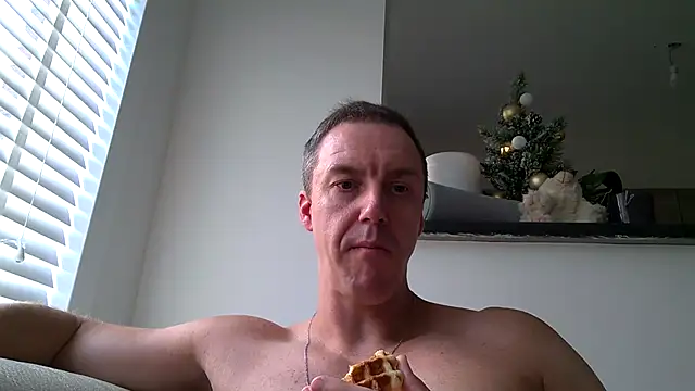 Snapshot of ploki2180 chatting on December 21, 12:01 pm ploki2180 online show from December 21, 12:01 pm