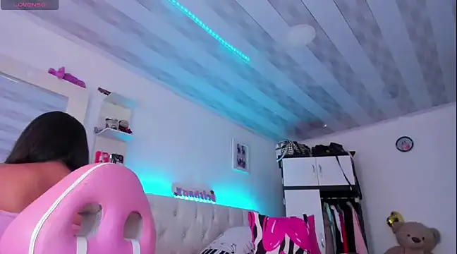 Snapshot of briitany_hot chatting on March 6, 1:46 pm briitany hot online show from March 6, 1:46 pm