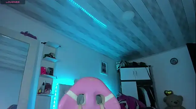 Snapshot of briitany_hot chatting on March 9, 11:14 pm briitany hot online show from March 9, 11:14 pm